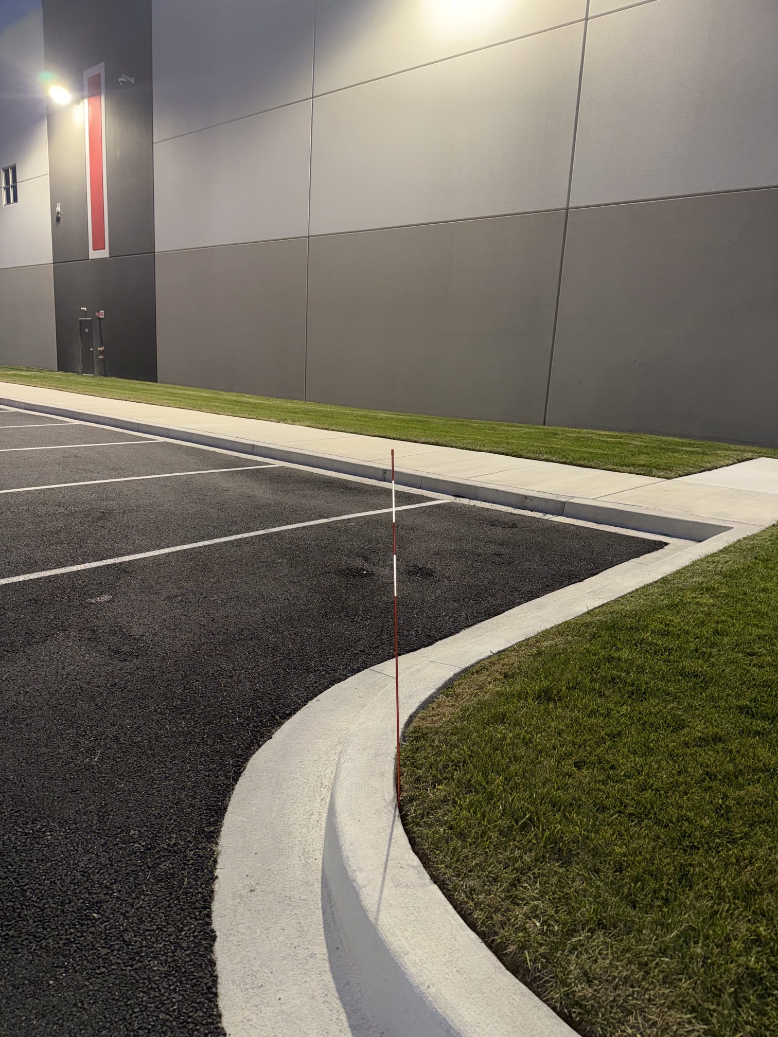 Building Foundation Landscaping - Commercial landscaping project